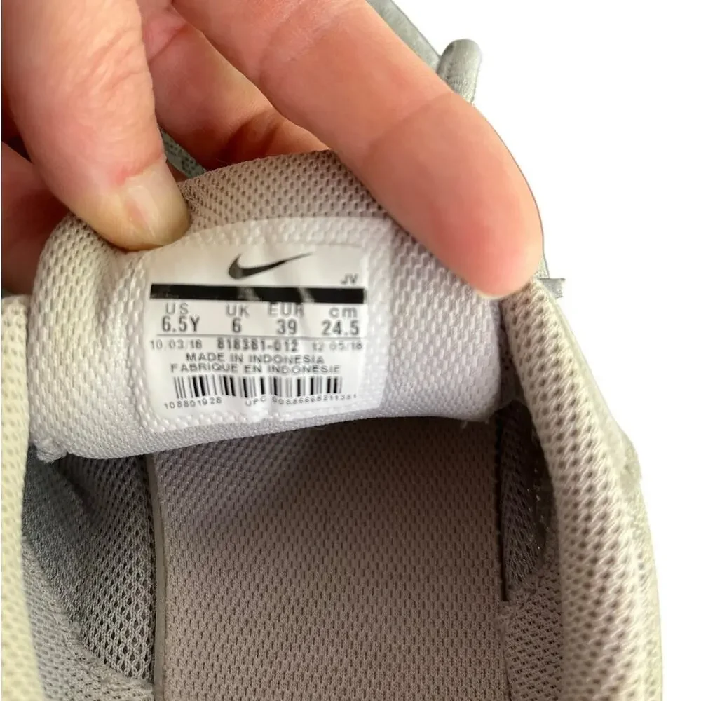 Nike Tanjun Sneakers Kids 6.5Y Wolf Gray white Running Shoes‎